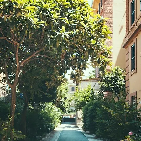 Lighthouse Trastevere Guest house 4*