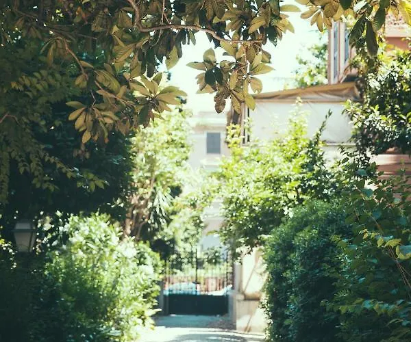 Lighthouse Trastevere 4*